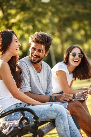 Luyện nghe Unit 1 lớp 11 Smart World minh họa 11